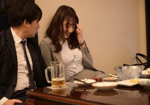 Sếp gạ em nhân viên nhậu say để lừa địt